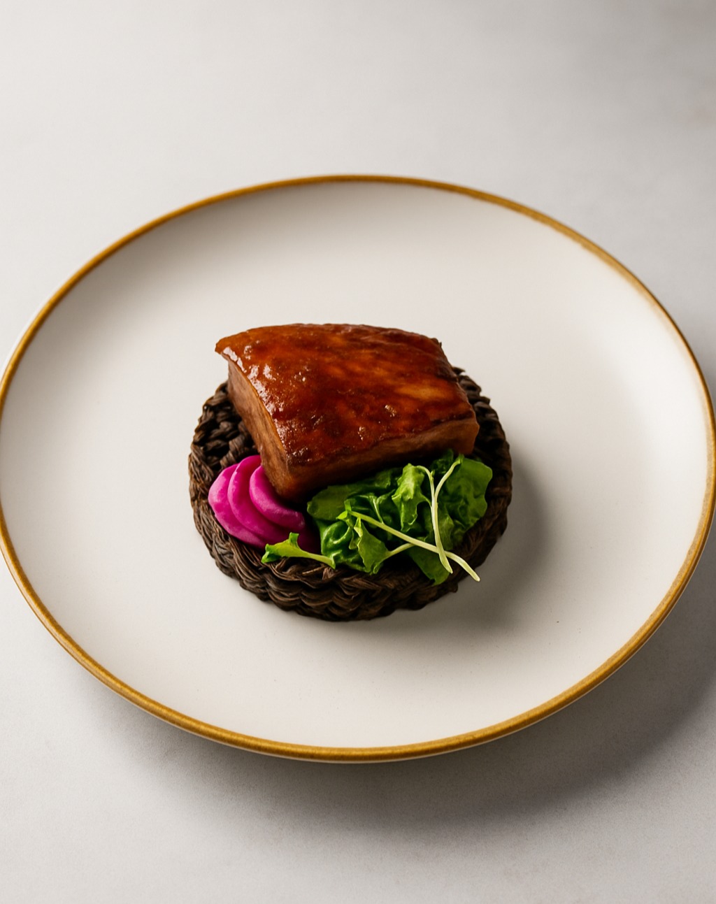 🍽 Un plat aux saveurs raffinées, pensé pour vos plus beaux moments à table.
Canard laqué, sauce à la caille
Mayonnaise au cresson, pickles d’oignon rouge
Riz noir djon-djon, sauce piment végétale
📋 À découvrir dans notre carte, en ce moment.
#le10vinsrestaurant #valdeurope #restaurant77 #parisfoodie #cheflife🔪 #gourmandise #gourmet #cuisinegourmande #plateaesthetic