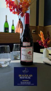 Aujourd’hui, nous vous accueillons pour célébrer l’arrivée du Beaujolais Nouveau autour d’un moment gourmand et convivial.

Un menu spécial Beaujolais vous est proposé pour l’occasion…
Et comme toujours, l’ensemble de notre carte reste disponible 
pour que chacun puisse savourer ce qu’il aime.

Un joli rendez-vous à partager, tout en douceur et en authenticité.
Pour toute information ou réservation, lien en bio.

📞 01 60 97 99 57
📧 contact@le10vins.fr

📍 33 Rte de la Frm du Pavillon, 77600 Chanteloup-en-Brie

#le10vinsrestaurant #beaujolaisnouveau2025 #chanteloupenbrie #restaurantfrance #accordsmetsvins