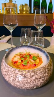 🎬 On vous emmène en cuisine…
Aujourd’hui, notre chef prépare l’une des entrées de la carte :
Saumon mariné, pickles d’échalote, vinaigrette au yuzu et coulis de betterave.
Un plat frais et délicat, accompagné d’un Côte-du-Rhône “La vie on y est” 2023 – Domaine Gramenon.
Pour toute information ou réservation, lien en bio.
📞 01 60 97 99 57
📧 contact@le10vins.fr
📲 Instagram : @le10vinsrestaurant
📍 33 Rte de la Frm du Pavillon, 77600 Chanteloup-en-Brie
#le10vinsrestaurant #saumonmariné #entrée #restaurant77 #foodlover