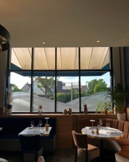 Les plaisirs du week-end commencent ici
Une lumière douce et des vins soigneusement sélectionnés pour sublimer chaque instant. 
Notre sommelier prépare le week-end avec passion et expertise, afin d’offrir une véritable expérience autour du vin — élégante, raffinée et mémorable.
Parce qu’un grand moment commence toujours par un verre de vin agréable et en accord avec son plat ou son désir.

#valdeuroperestaurant #disneylandparis #chanteloupenbrie #gastronomiefrancaise #luxurydining #winepairing #asperges #produitdesaison #seineetmarne77 #ExperienceVin #Sommelier #AmbianceRestaurant #FineDining #WeekendMood #WineLovers