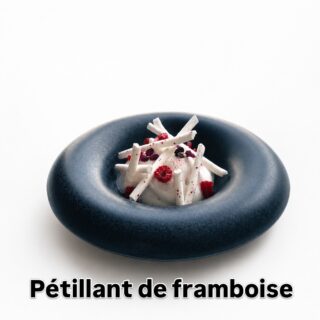 Pétillant de framboise,
une mousse de framboise recouvert d’un espuma de pétillant surmonté de meringue et framboises fraîches.
.
#chanteloupenbrie #valdeurope #disneylandparís #gastronomiefrancaise #luxurydining